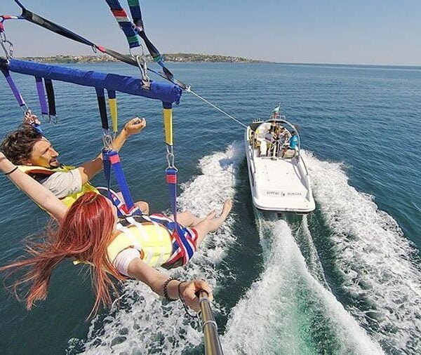 parasailing-on-the-black-sea-1-600x506